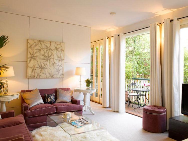 Andre'S Mews Aparthotel Мелбърн Стая снимка