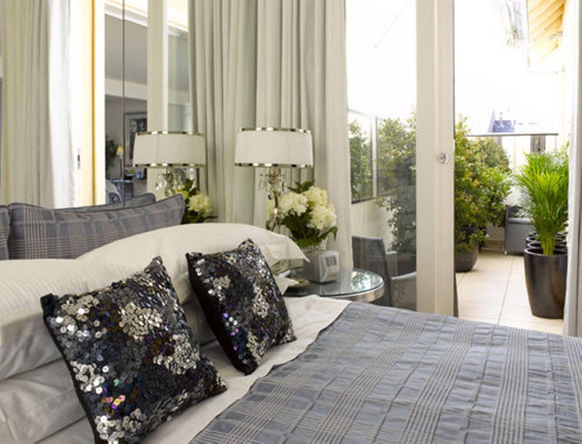 Andre'S Mews Aparthotel Мелбърн Екстериор снимка